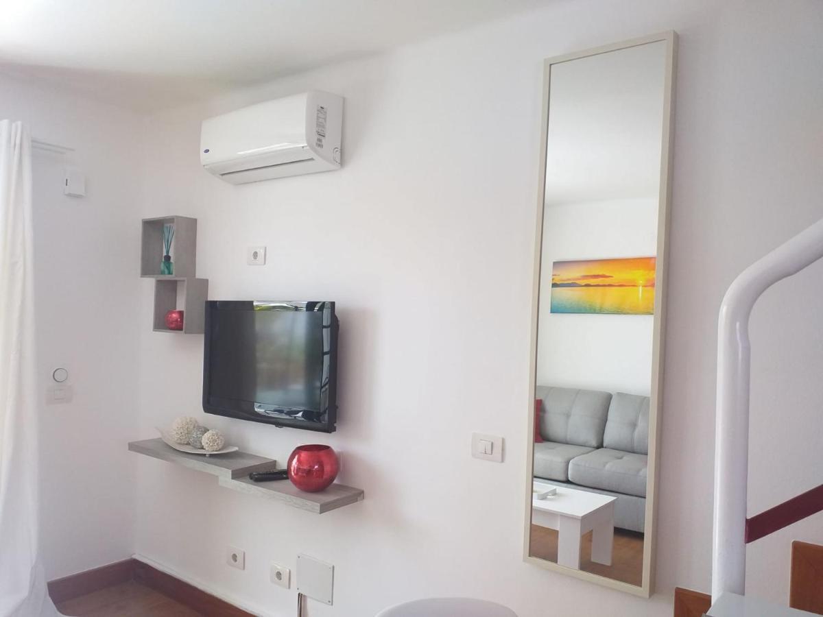 Apartment Duplex -The Sunny Hut - Swimming Pool - Free Wifi & Ac- Residence Las Marinas Puerto del Carmen  Exteriör bild